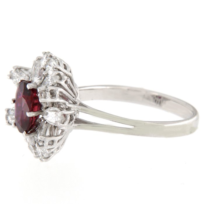 Image 2 of 18 kt. White gold - Ring - 1.80 ct Ruby - Ct 1.65 Diamonds - Masterstones n 6222PT356