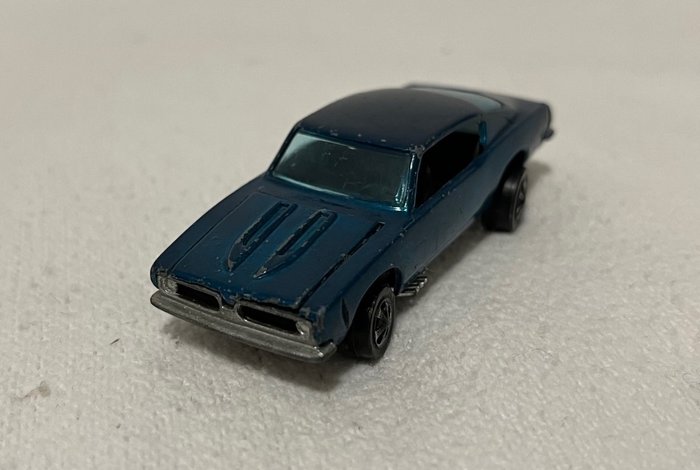 Preview of the first image of Hot Wheels - 1:64 - Custom Barracuda - Red Line.
