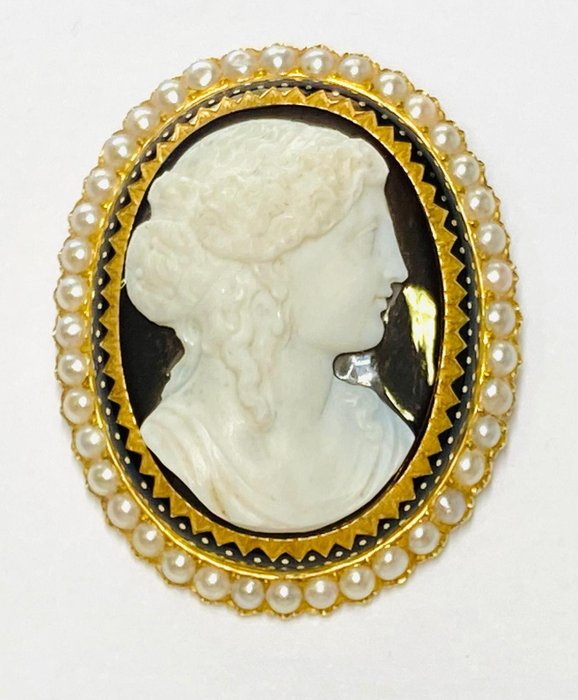 Preview of the first image of 18 kt. Gold - Brooch Natural Pearl.