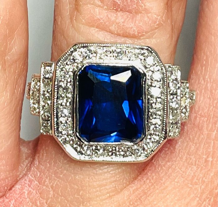 Image 2 of Platinum - Ring - 4.20 ct Sapphire - Diamonds