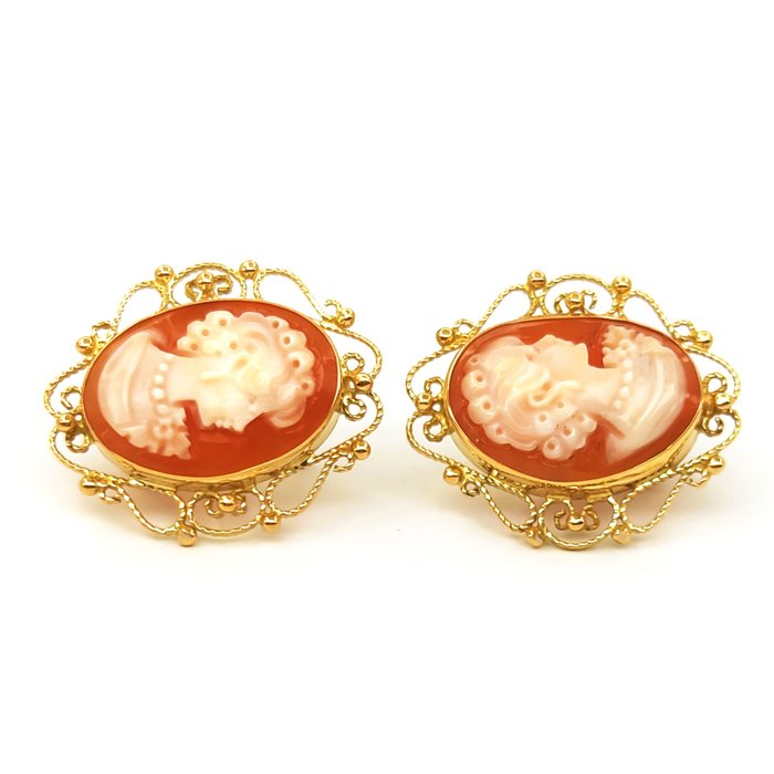 Preview of the first image of 18 kt. Yellow gold - Earrings - 17.78 x 13.52 mm carnelian cameo.