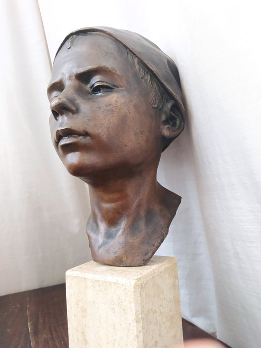 Preview of the first image of Sculpture, Boy resting - 48 cm - Bronze - First half 20th century.