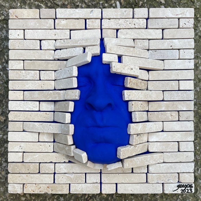 Image 2 of Gregos (1972) - Blue breath behind bricks