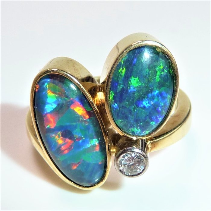 Preview of the first image of 14 kt. Yellow gold - Ring - 5.00 ct Opal - Diamonds.