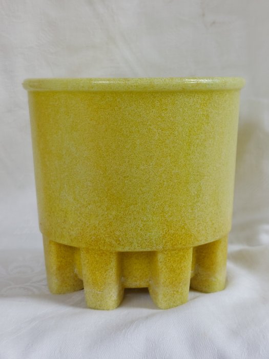Preview of the first image of A.D. Copier - Glasfabriek Leerdam - Art Deco graniver yellow cactus pot (height 9.9 cm diameter top.