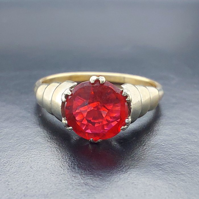 Image 3 of Vintage Solitaire - 9 kt. Yellow gold - Ring - 1.30 ct Garnet