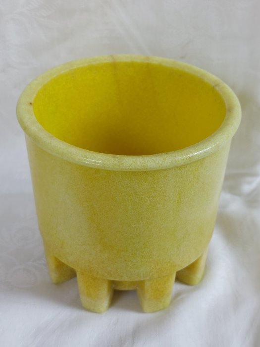 Image 2 of A.D. Copier - Glasfabriek Leerdam - Art Deco graniver yellow cactus pot (height 9.9 cm diameter top