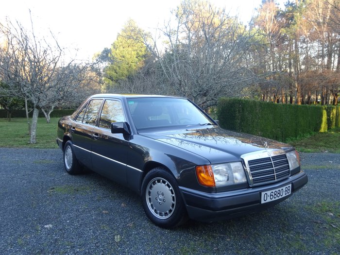 Preview of the first image of Mercedes-Benz - 260 E - 1991.