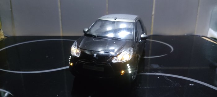 Preview of the first image of Norev - 1:18 - DS 3 - LED.