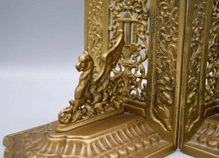 Image 3 of winged lion bookends - Bronze - Mid 20th century