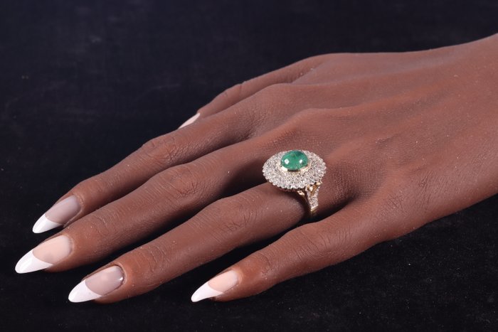 Image 2 of 18 kt. Yellow gold - Ring - 3.50 ct Emerald - Diamonds, total diamond weight 2.00 crt, Vintage 1950