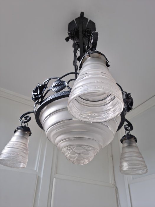 Preview of the first image of Vlieghe France - Chandelier.