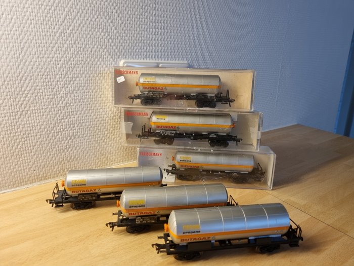 Preview of the first image of Fleischmann H0 - 5495/5471 - Wagon - 6 tank wagons - SNCF.