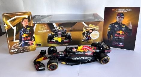 Bburago 1:24 - 模型赛车  (2) -Red Bull Racing - RB18 - Max Verstappen - startnummer 1 - 2022 - Zandvoort winnaar met speciale helm - 埃索赞助卡