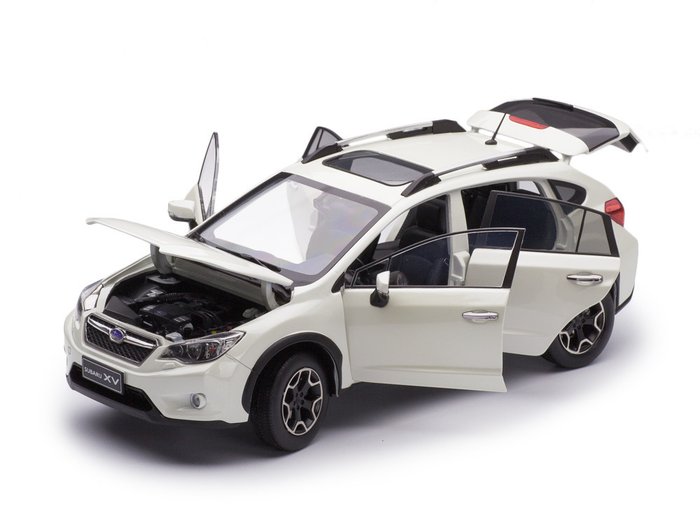 Sunstar 1:18 - Modellauto -Subaru XV 2014 - Crystal White Pearl – Druckgussmodell mit 6 Öffnungen