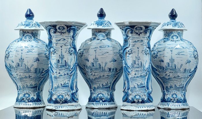 Anthonij Pennis - De Twee Scheepjes, Delft - 5-piece Delftware garniture set with a village scene decor - Rococo - Earthenware