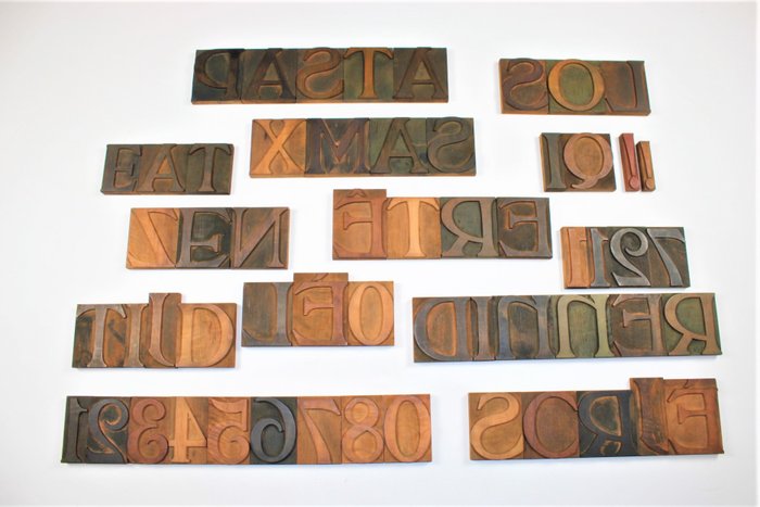 grandi vecchie lettere in stampatello di legno, tipografia (57) - Legno -  Catawiki
