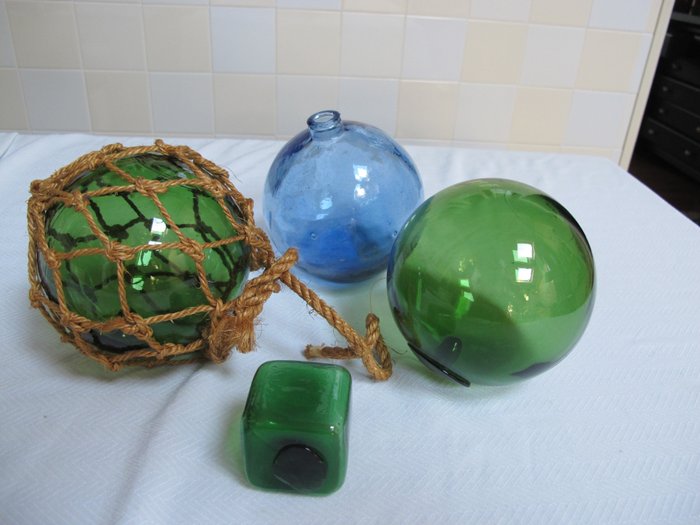 Antique and old glass fishing net float balls 4 pieces (4) - Glass