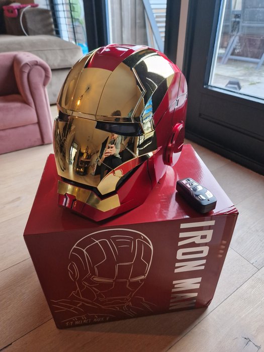 Marvel: Iron Man - New in box - Mark V Mk5 Helmet with LED - Cosplay Prop - Autoking