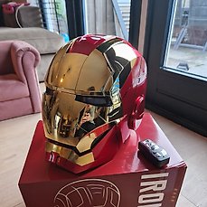 Marvel: Iron Man – New in box – Mark V Mk5 Helmet with LED – Cosplay Prop – Autoking