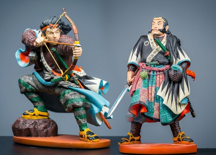 Ed van Rosmalen - 小雕像 - Twee Samurai beelden: Samurai Kabuki Kunisada en Chiba Sabrohei -  (2) - 寶麗石
