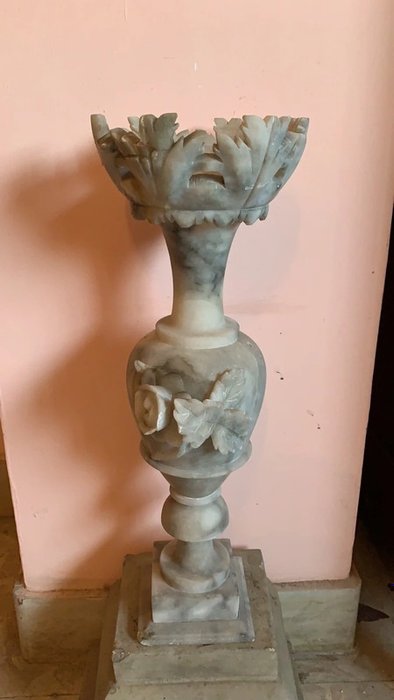 Vase - Alabaster - Erste Hälfte des 20. Jahrhunderts