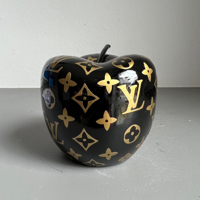 Van Apple - Sculpture, Louis Vuitton - 40 cm - Resin - 2023 - Catawiki