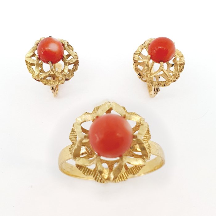 18 kt. Yellow gold - Set - 6.00 ct Coral