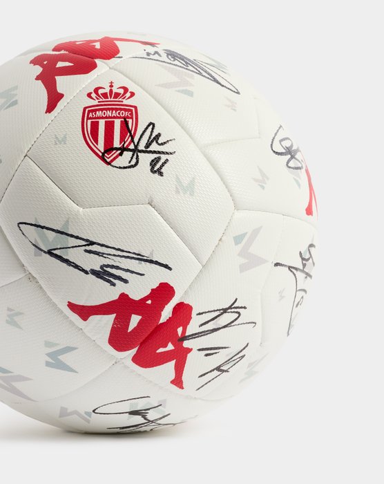 AS Monaco - Ballon signé par 11 joueurs