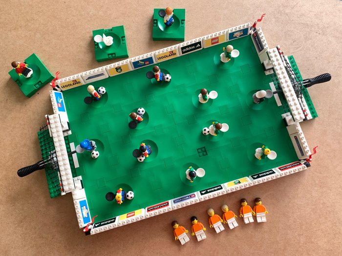 LEGO - Championship Challenge - 3409 - Football field with extras