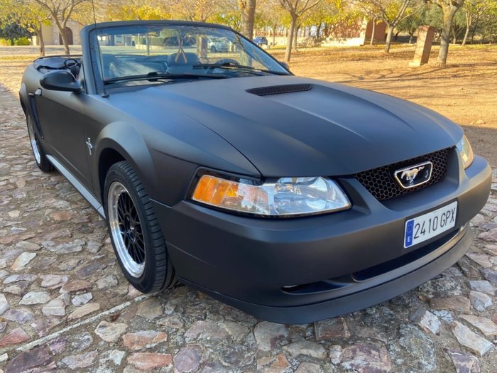 Ford - Mustang - 2001