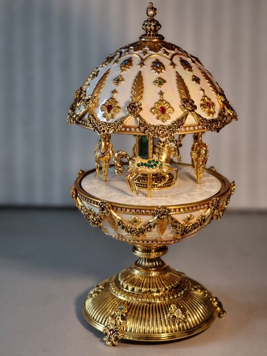 Fabergé ei - Het keizerlijke carrousel-ei in Faberge-stijl - Goud