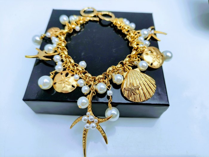 Joan Rivers " Sea charms" statement bracelet - Placat cu aur - Brățară
