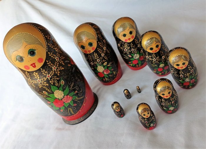 Artesanía soviética - Old matryoshka (mamushka or babushka) of 30 cm. 10 nesting dolls - linden wood