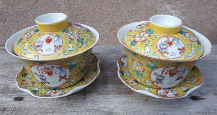 Et par overdækkede skåle med underkopper - Porcelæn - Kina - Republikperiode (1912-1949)