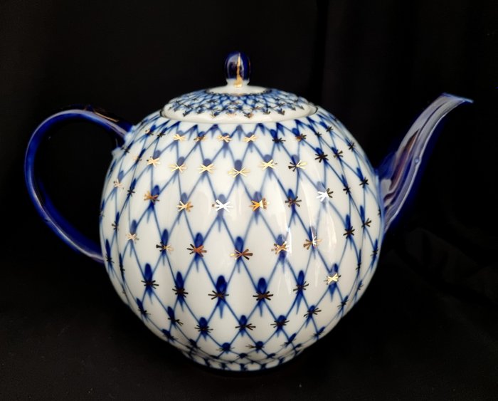 Lomonosov Imperial Porcelain Factory - Table service - 1st choice! XL teapot approx. 2 liters cobalt net 22 carat gold - Porcelain