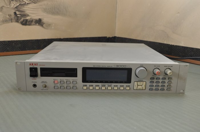 Akai - S3000XL sampler - Diverse equipment (see description)