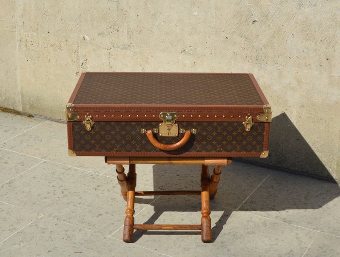 Sold at Auction: Louis Vuitton, Louis Vuitton - Alzer suitcase