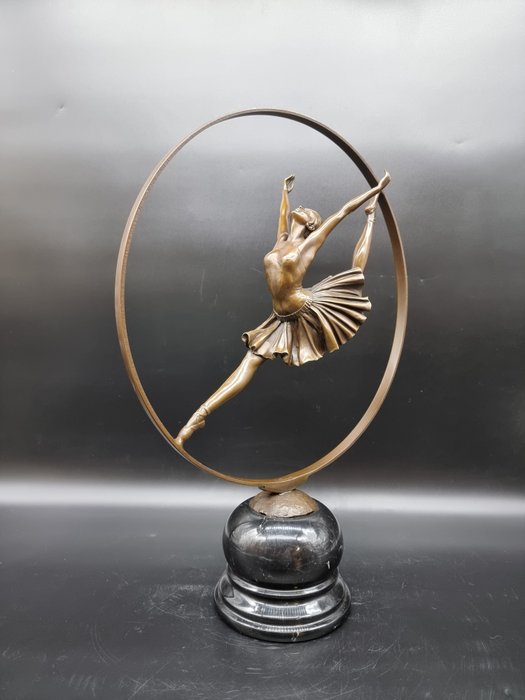 XL Bronzen Dame Ringdanseres – Beeld – Brons, Marmer