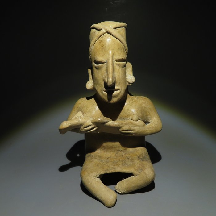 Jalisco, västra Mexiko Terrakotta Moderskapsfigur. 200 f.Kr. - 200 e.Kr. 16 cm H. Spansk importlicens.