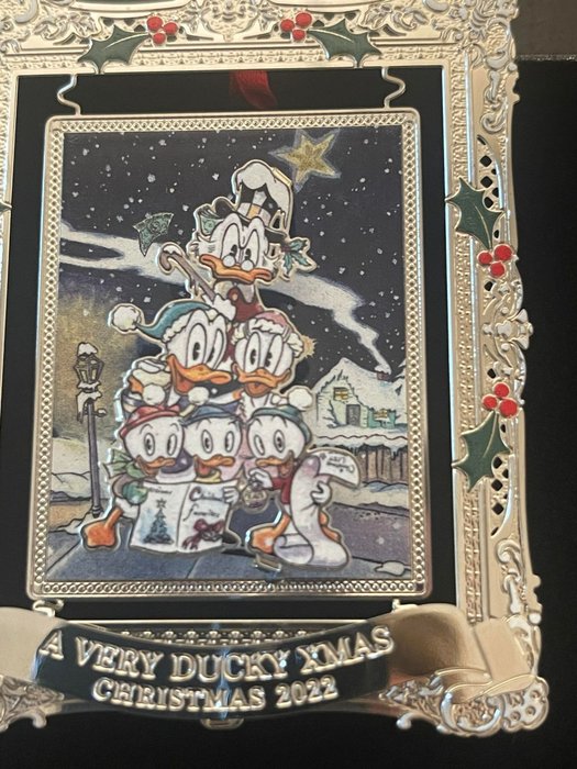 A very Ducky Xmas, silver ornament limited to 100 pcs. - 1 Decoración navideña - Gallery Disneyana+ - 2022