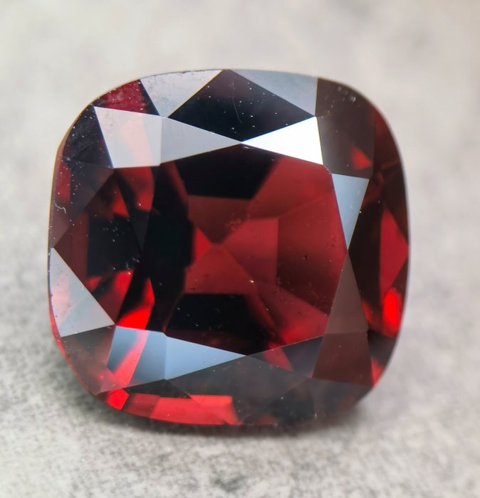 Rød Garnet - 9.25 ct