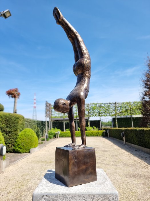 雕塑, Performing athlete - 66 cm - 铜绿青铜