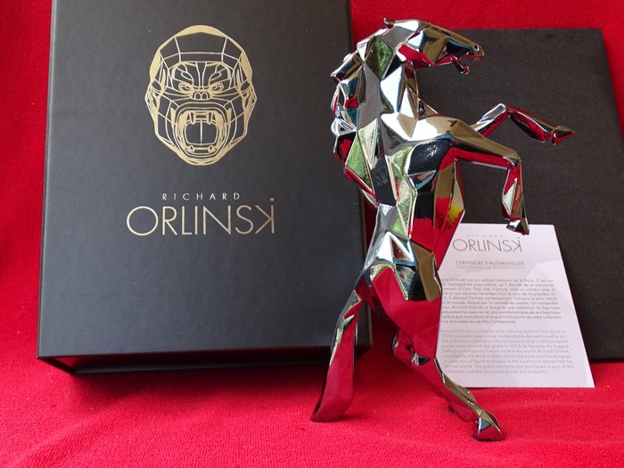 Richard Orlinski (1966) - Skulptur, Horse spirit (pearl grey edition) - 17 cm - Harts - 2022