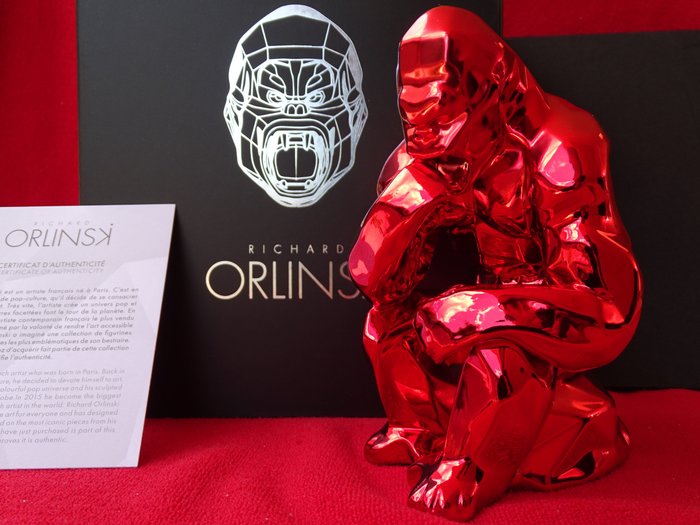 Richard Orlinski (1966) - Skulptur, Kong Penseur Spirit (Red Edition), 2022 - 13 cm - Harts - 2022