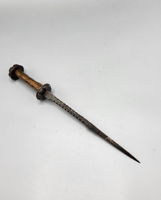 Medieval Iron Round dagger - (36×15×0 cm)