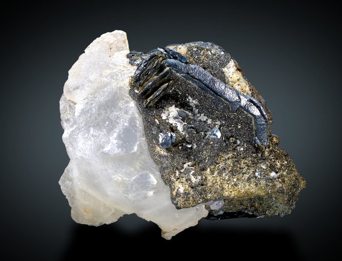 赤铁矿与石英 标本 - 6.6×5.1×3.5 cm - 150 g - (1)