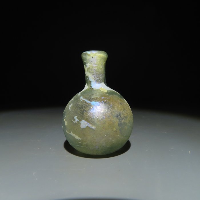 古羅馬 玻璃 完整的燒瓶-淚液。 4.4 公分高。卓越的藍綠色和銀色虹彩