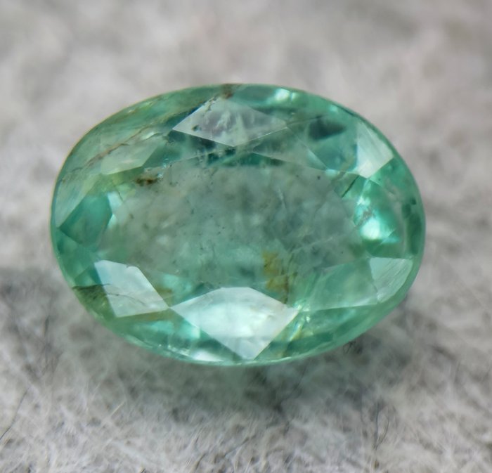 Green Emerald - 2.56 ct