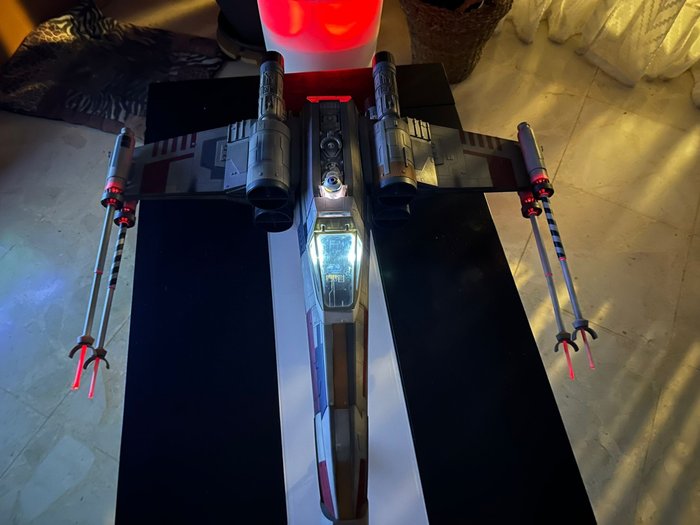 Star Wars - Luke Skywalker's X-Wing - Fully build Large Model with Lights (80x70x25 cm) - Agostini - 道具模型, 飞船, Complete with all extras, including the 100 magazines in a binder - See images and description